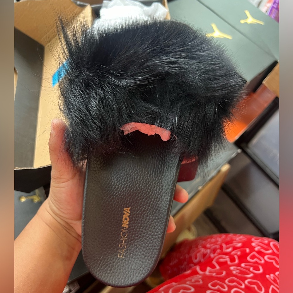 Fluffy FashionNova Slides